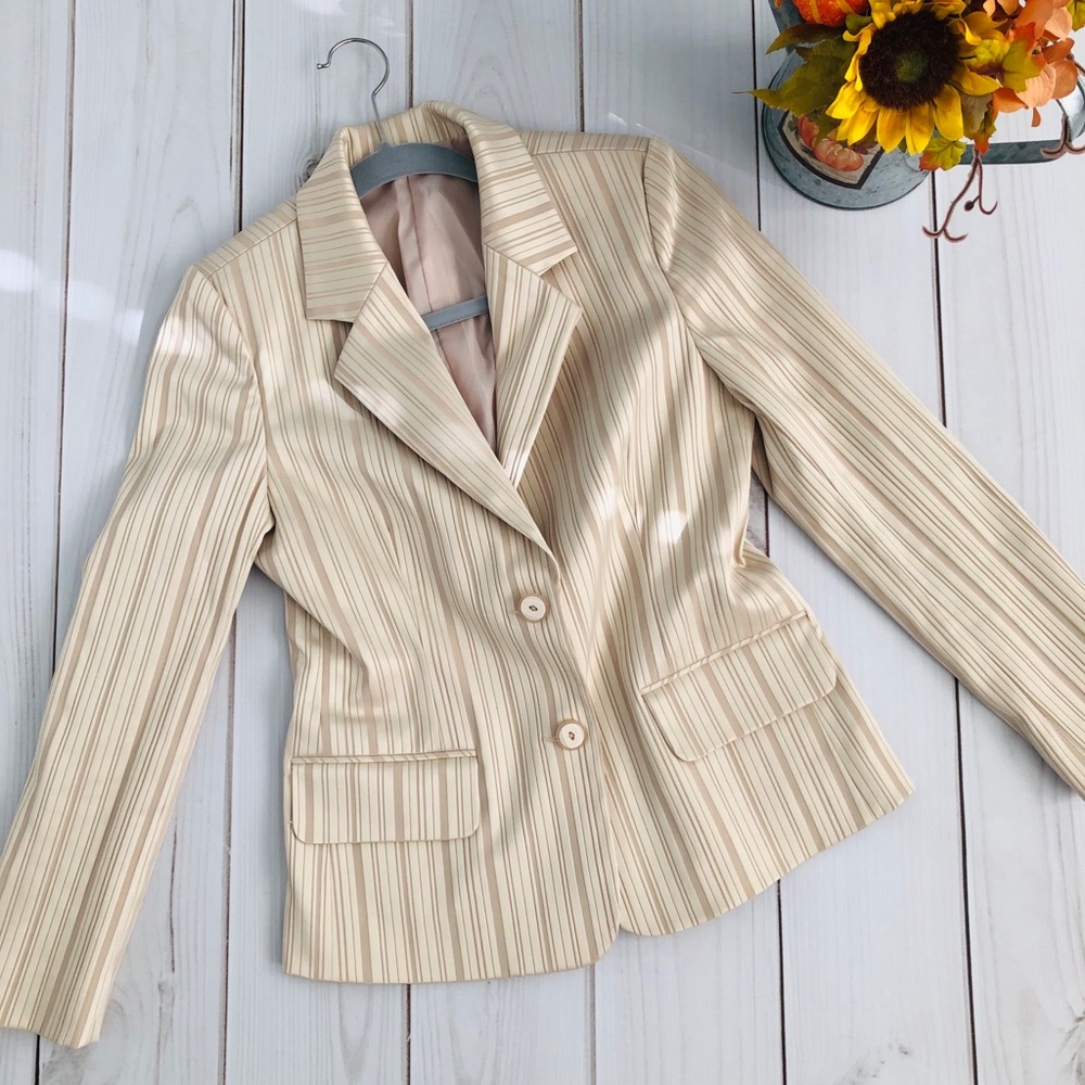 NWOT Beige Fully Lined Blazer